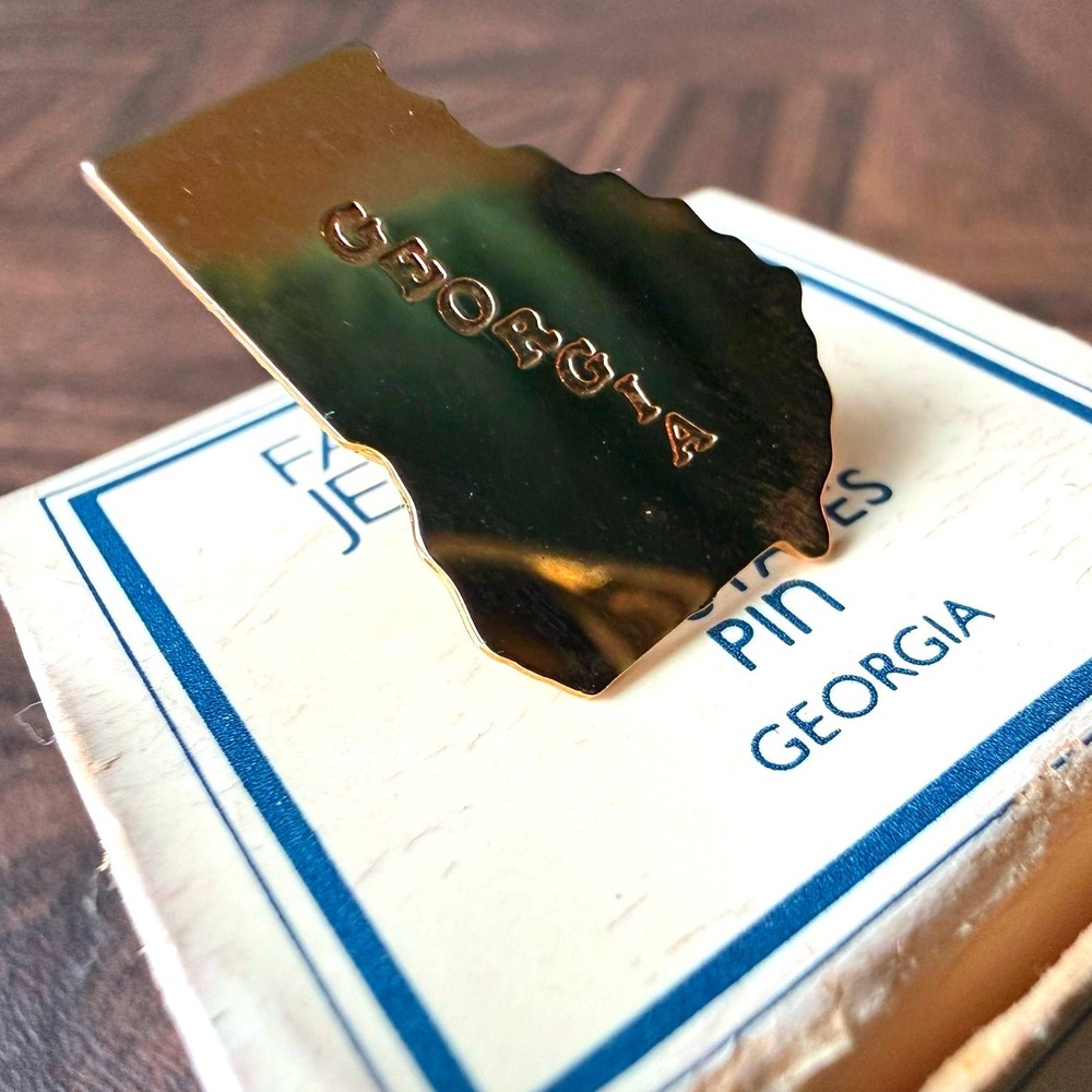 Vintage 1982 Avon State of States Georgia Pin Gold Tone Collectible Jewelry Box